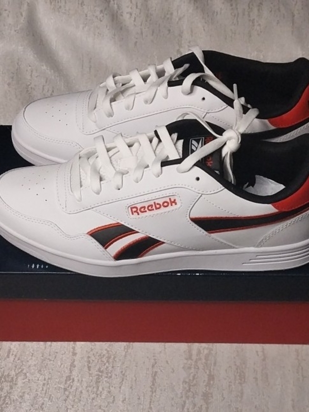 Reebok Court Mens 10 White Black Red Low-Profile Sneakers